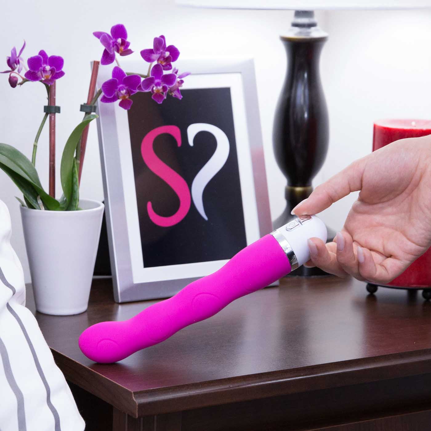 Vedo Quiver Extra Quiet 12 Function Waterproof G-Spot Vibrator