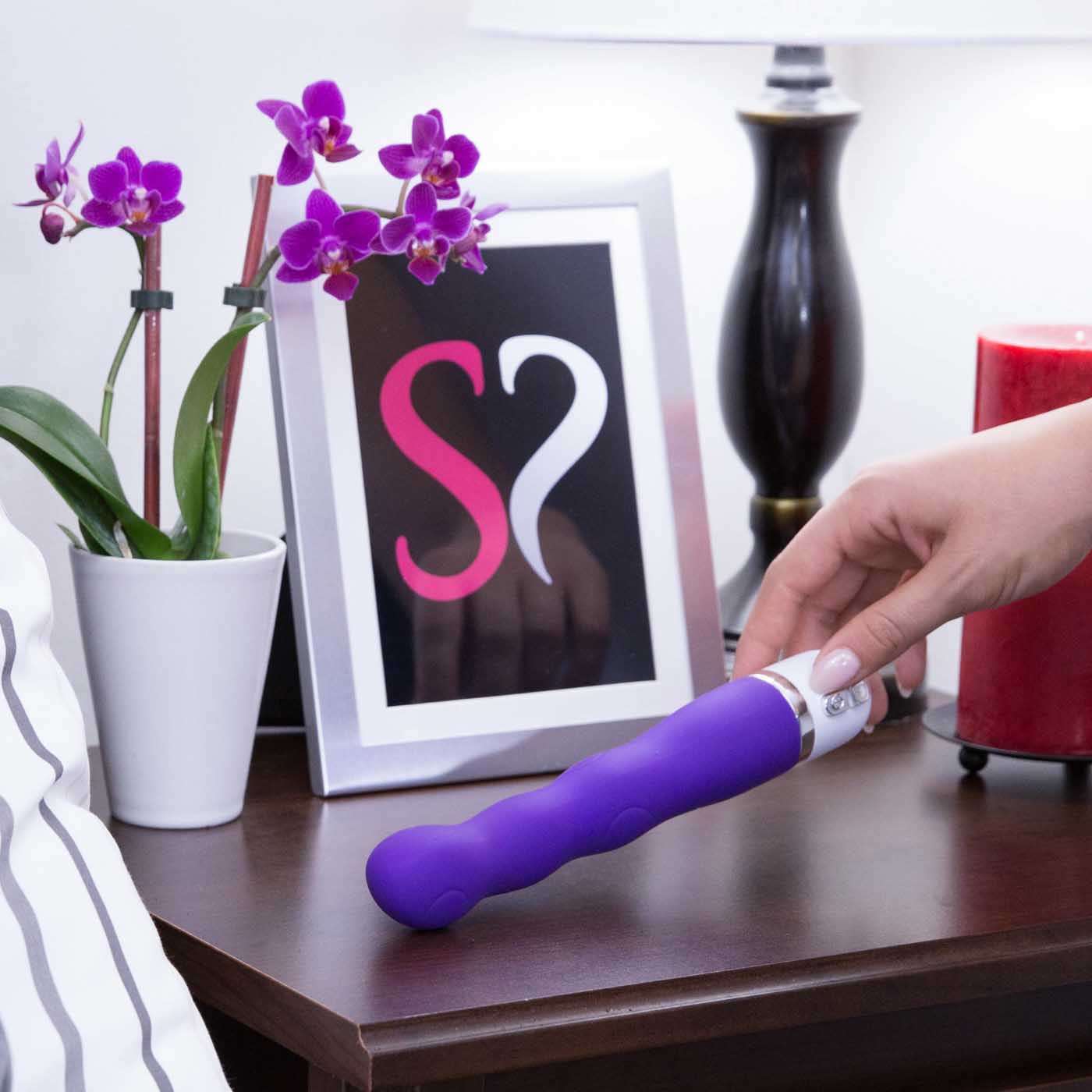Vedo Quiver Extra Quiet 12 Function Waterproof G-Spot Vibrator