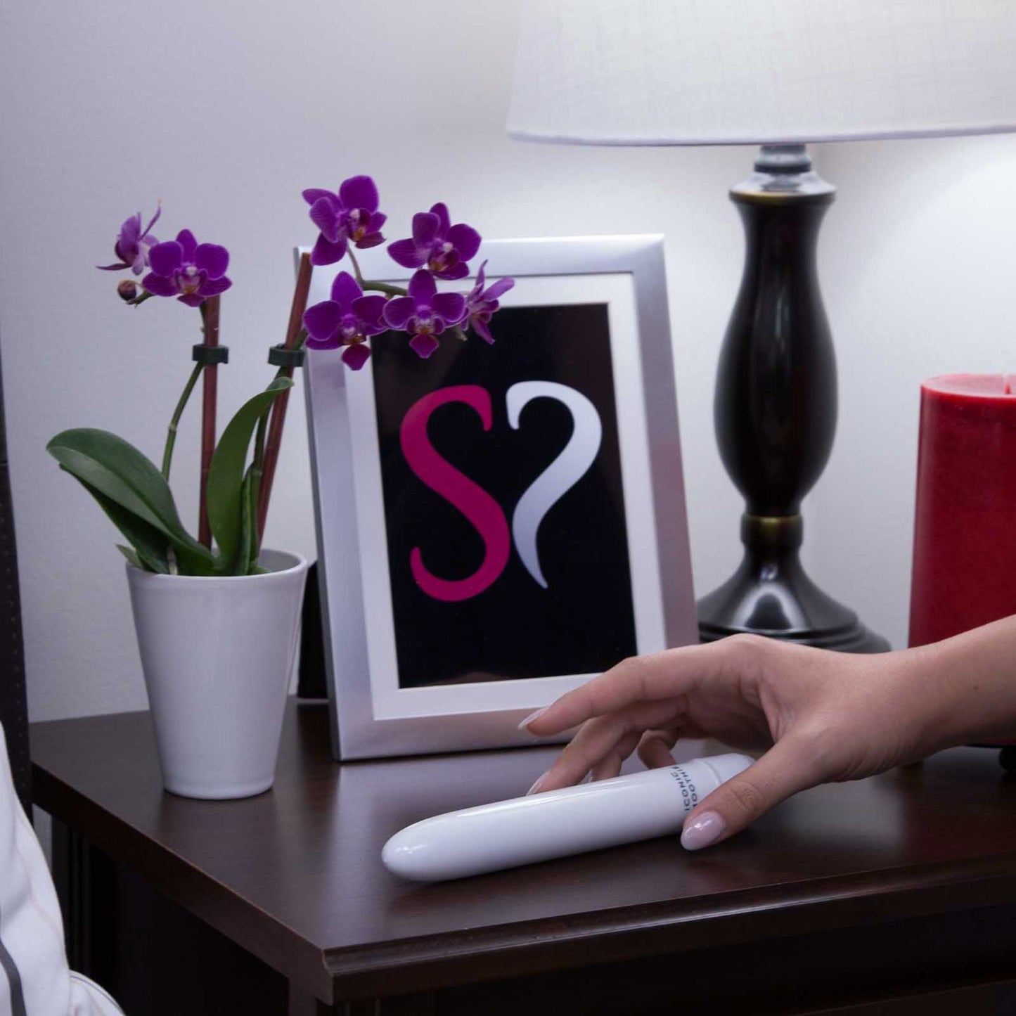 Jimmyjane Hypoallergenic Waterproof Iconic Smoothie Vibrator